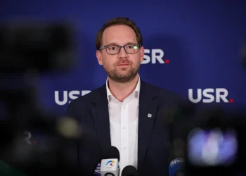 USR își reconfirmă sprijinul pentru Dominic Fritz după decizia CCR care îl poate lăsa fără mandatul de primar USR își reconfirmă sprijinul pentru Dominic Fritz după decizia CCR care îl poate lăsa fără mandatul de primar