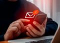 Poliția Română avertizează asupra unei fraude prin SMS-uri false care cer plata unor amenzi inexistente pentru depășirea vitezei