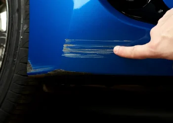 Ai zgâriat o mașină în parcare și proprietarul lipsește ce trebuie să faci în maximum 24 de ore