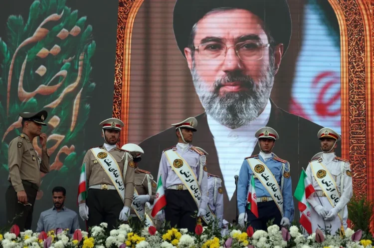 Mojtaba Khamenei conduce Iranul din umbră, susțin oficialii, deși nu a mai fost văzut sau auzit de șase luni Mojtaba Khamenei conduce Iranul din umbră, susțin oficialii, deși nu a mai fost văzut sau auzit de șase luni