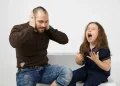Metoda de parenting FAFO de pe TikTok îi lasă pe copii să învețe din propriile greșeli, dar fără limite poate deveni periculoasă
