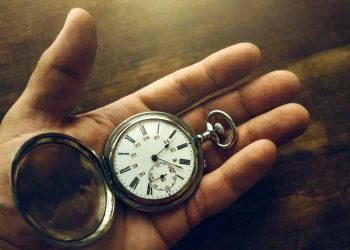 Senzația că timpul trece mai repede odată cu vârsta este legată de felul în care memoria păstrează reperele anilor
