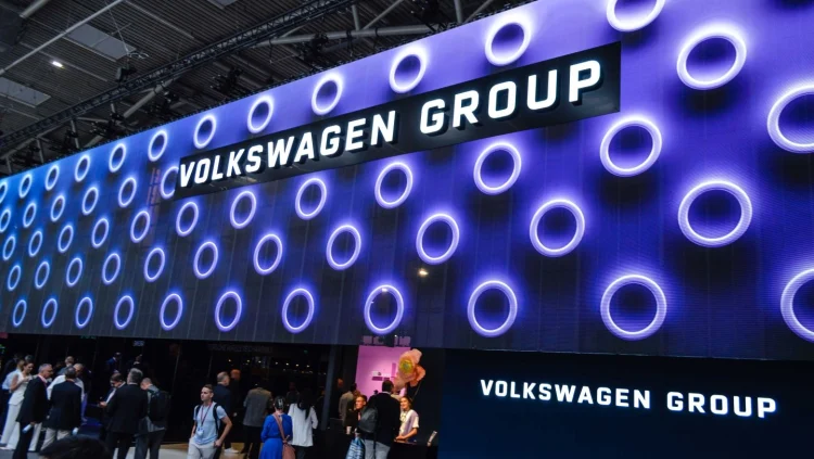 Volkswagen evită un conflict intern major prin acordul care permite încă 50.000 de concedieri și reducerea la jumătate a gamei de modele Volkswagen evită un conflict intern major prin acordul care permite încă 50.000 de concedieri și reducerea la jumătate a gamei de modele
